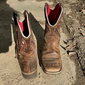 Ariat girls cowboy boots